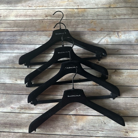 Valencia’s Black Velvet 4 Hangers Set - Picture 1 of 5